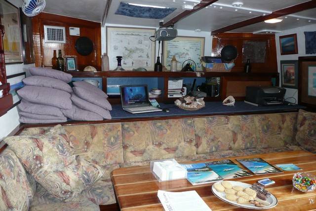 PROMENADE: Interior 13 