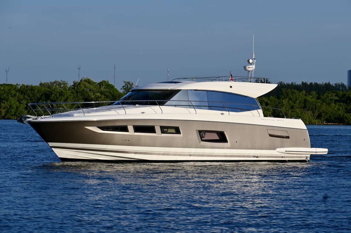 60 PRESTIGE Charter Yacht