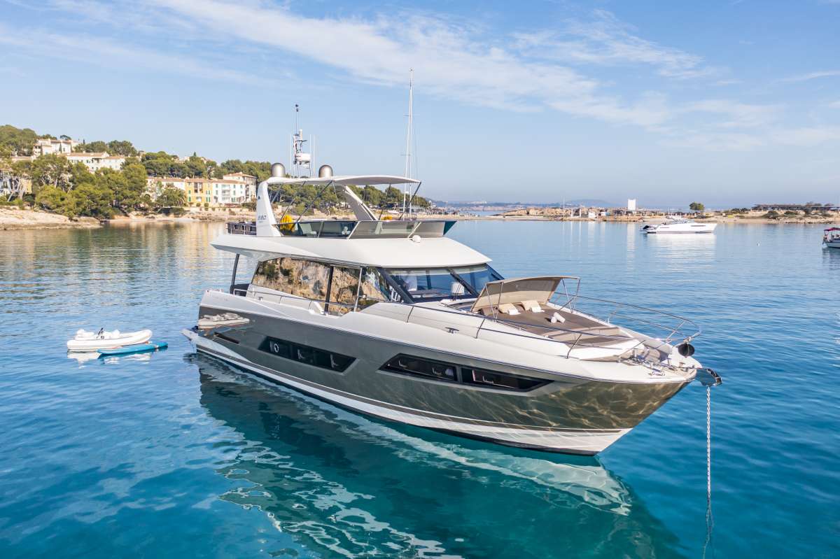 BLUE M Charter Yacht