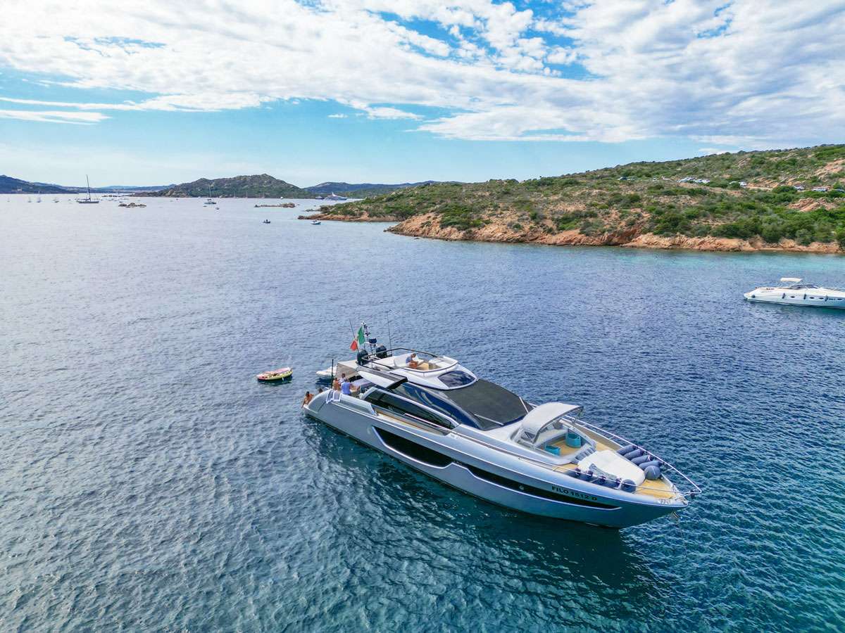 CHILUCE Charter Yacht