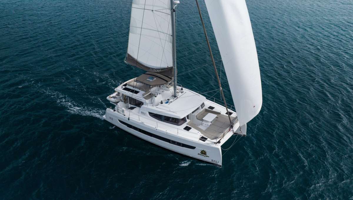 DEBORAH ANNE 4.8 Charter Yacht