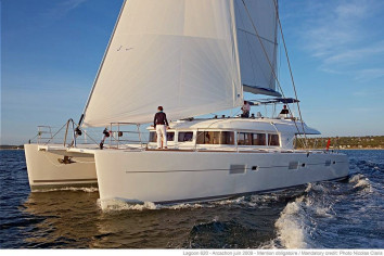 DRAGONFLY Charter Yacht