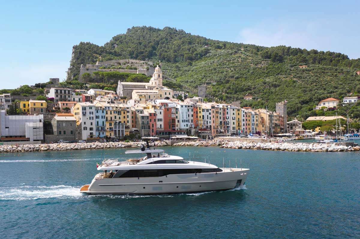 EM3 Charter Yacht
