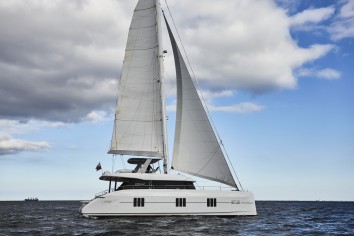 FEEL THE BLUE Charter Yacht