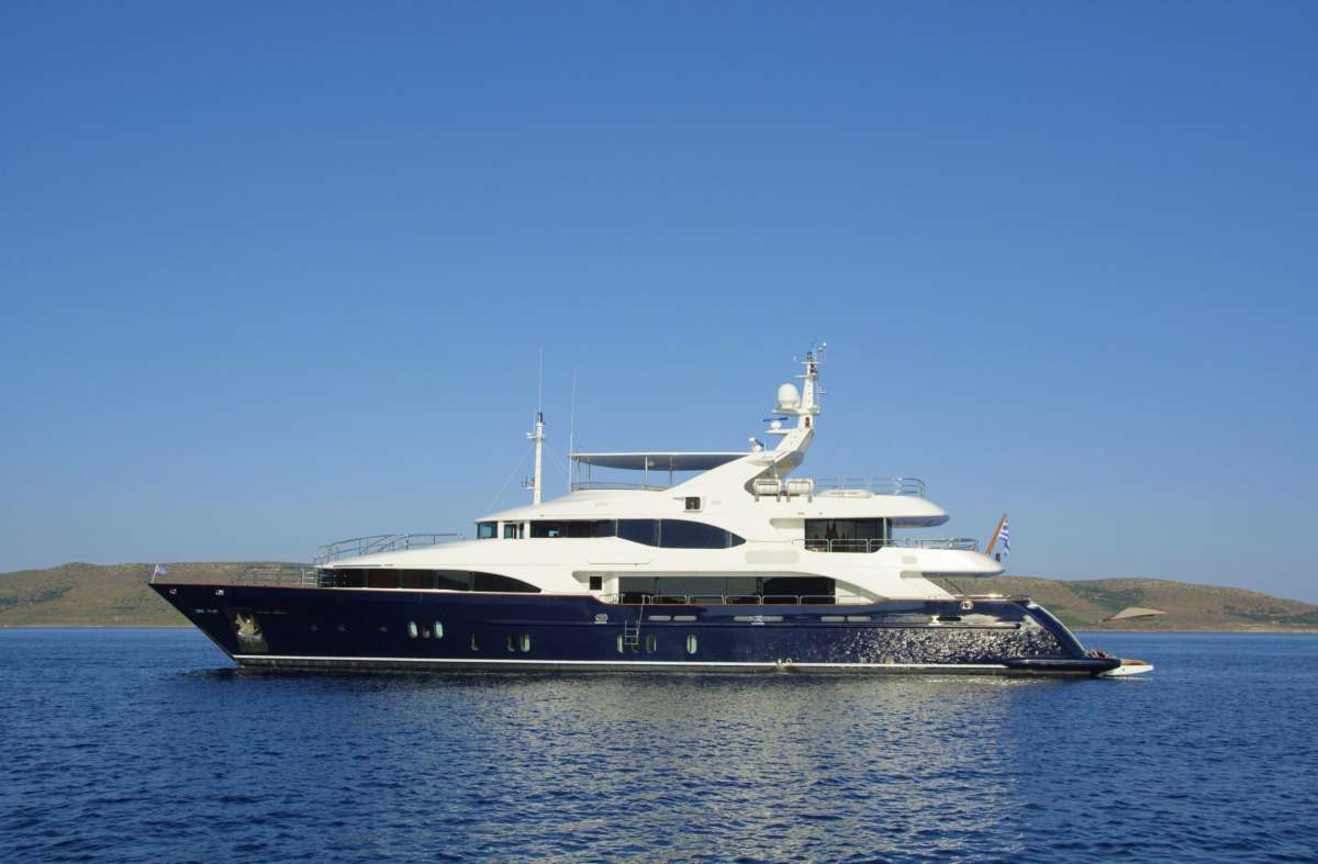 GRANDE AMORE Charter Yacht