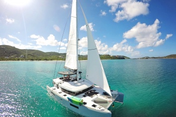 ISLAND HOPPIN' Charter Yacht