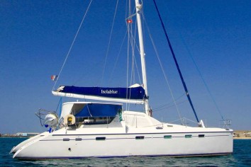 ISOLABLUE Charter Yacht