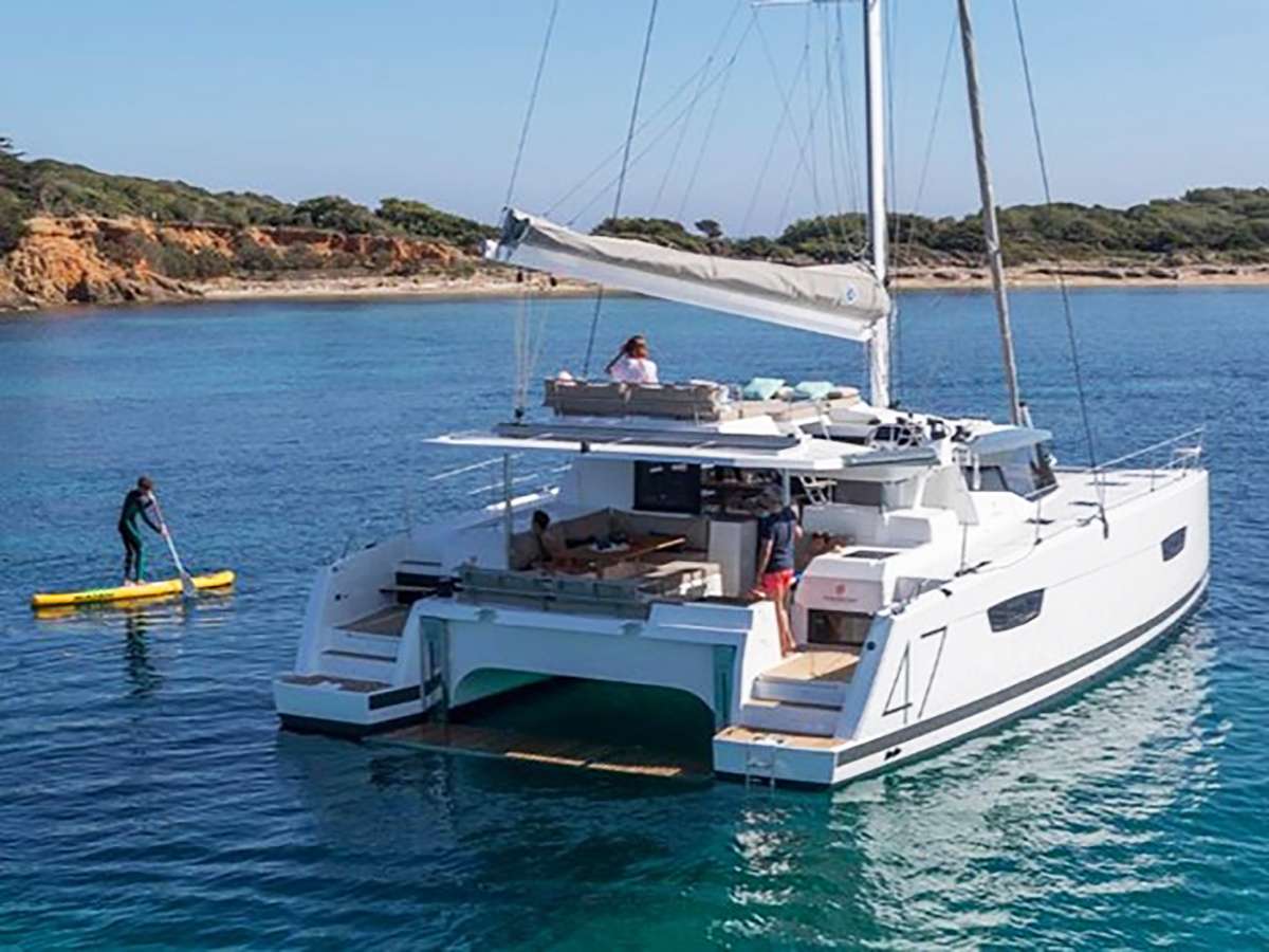 JIOIA 3 Charter Yacht