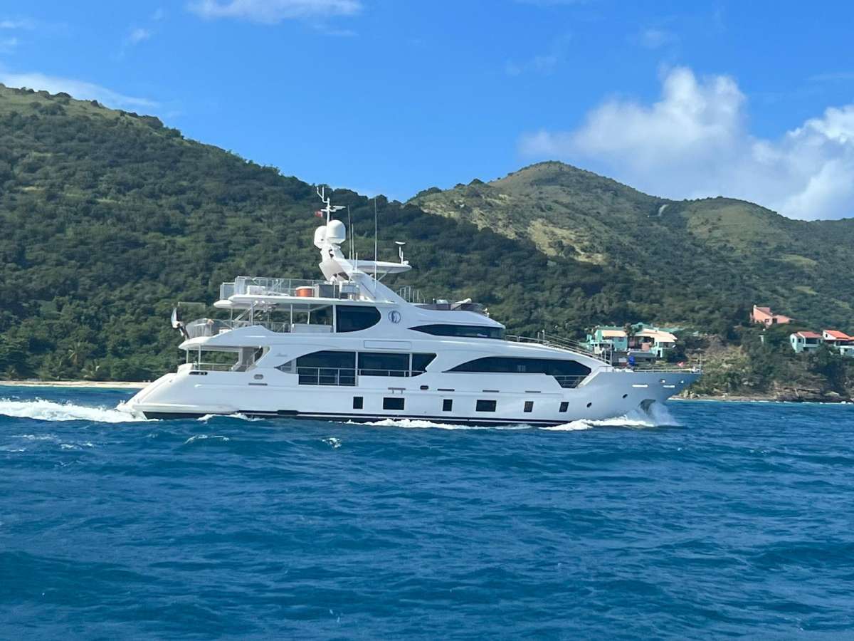 JUS CHILL'N 3 Charter Yacht