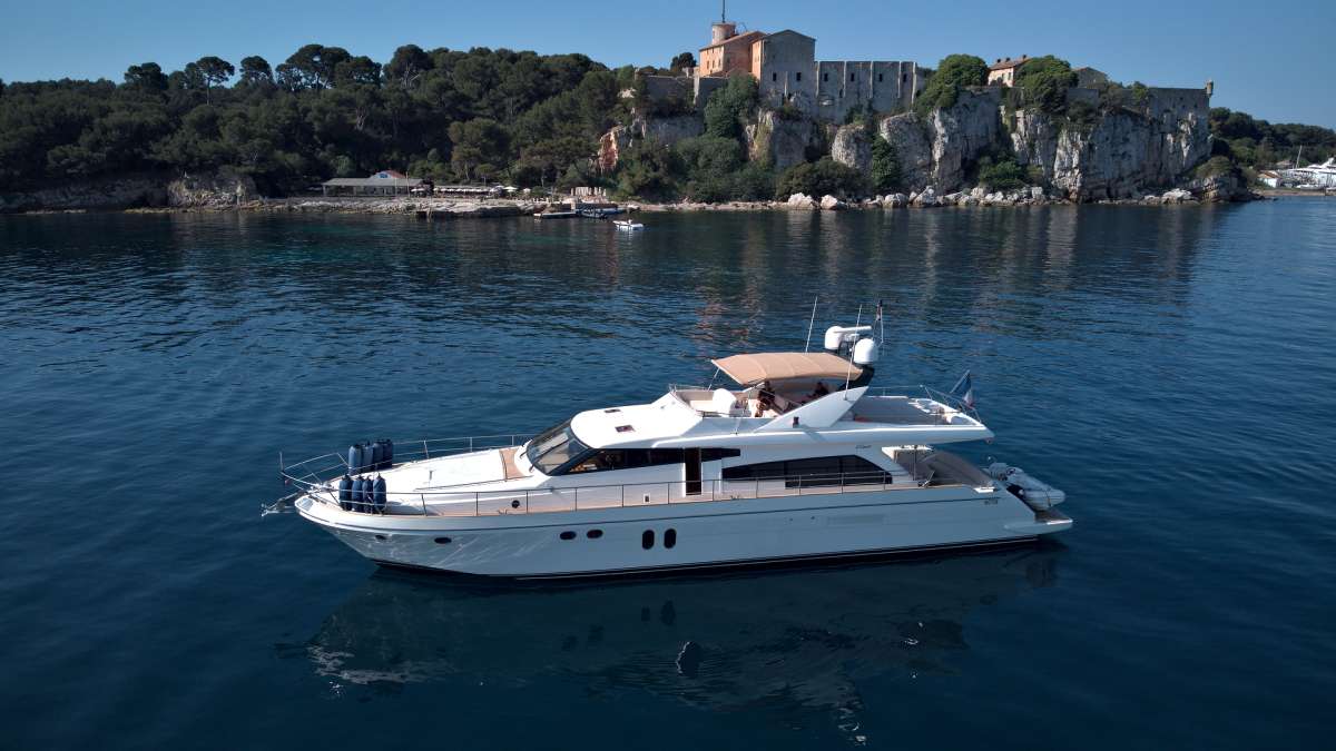 JOIA V Charter Yacht