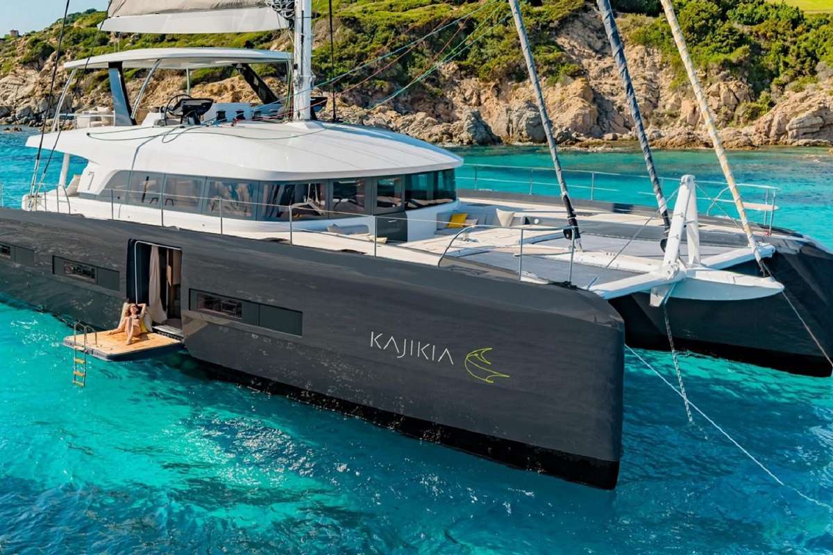 KAJIKIA Charter Yacht