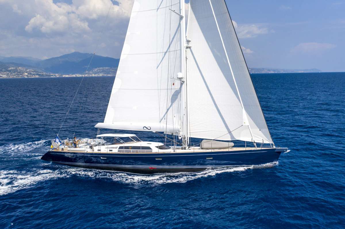 LADY 8 Charter Yacht