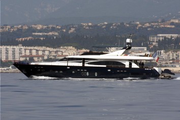 LADY AMANDA Charter Yacht