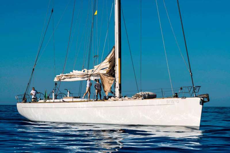 LOGICA Charter Yacht