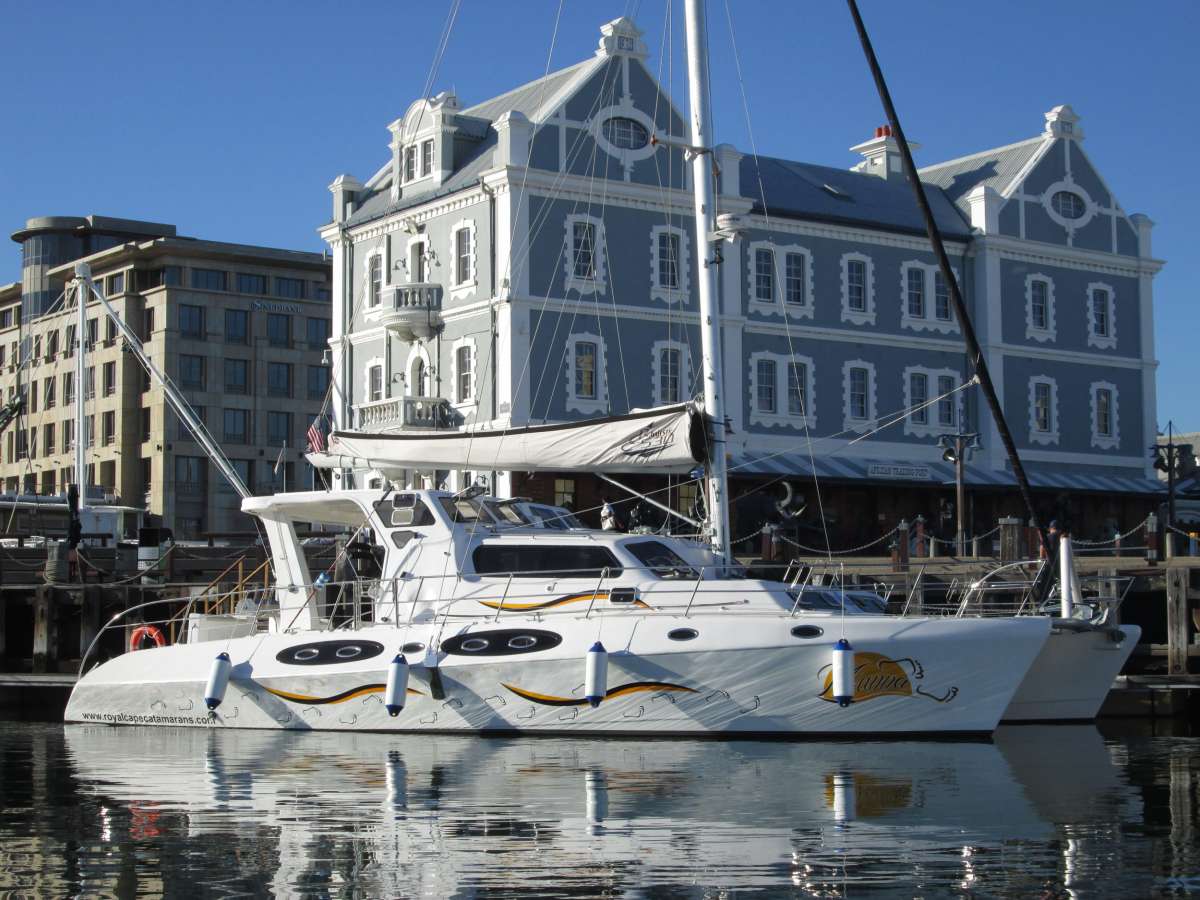 MANNA Charter Yacht