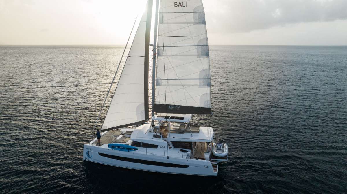 MYSTIC 5.4 Charter Yacht