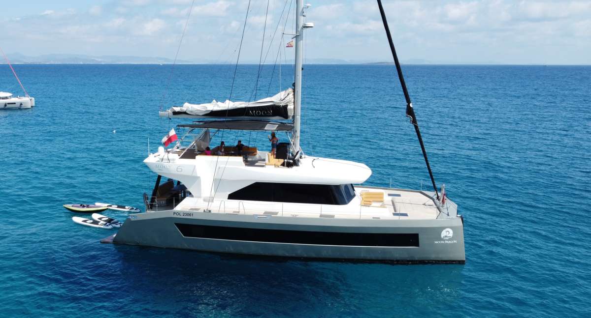 MOON DRAGON Charter Yacht