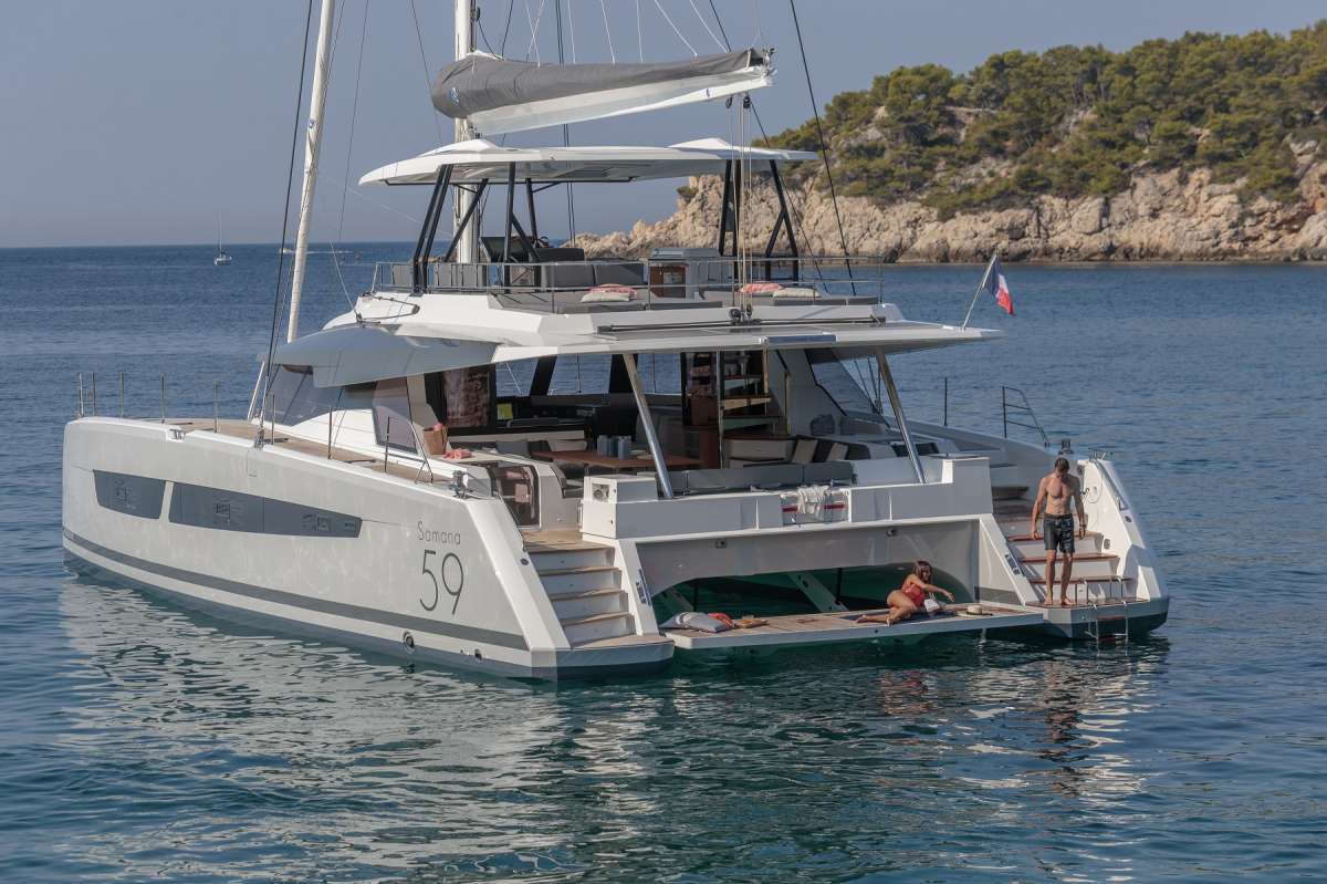 PORT TO VINO SAMANA 59 Charter Yacht