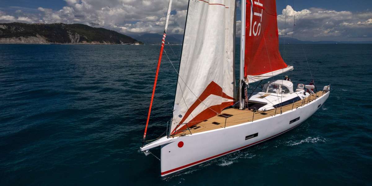 PURA FOLLIA Charter Yacht