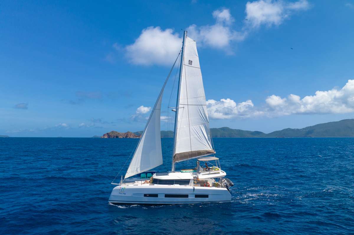 PURA VIDA Charter Yacht