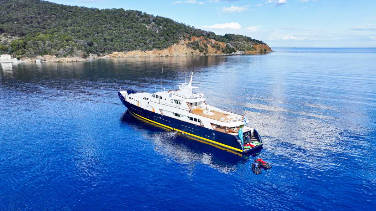 SOMETHING COOL Charter Yacht