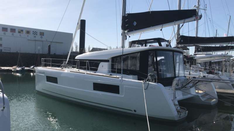SAMANà Charter Yacht