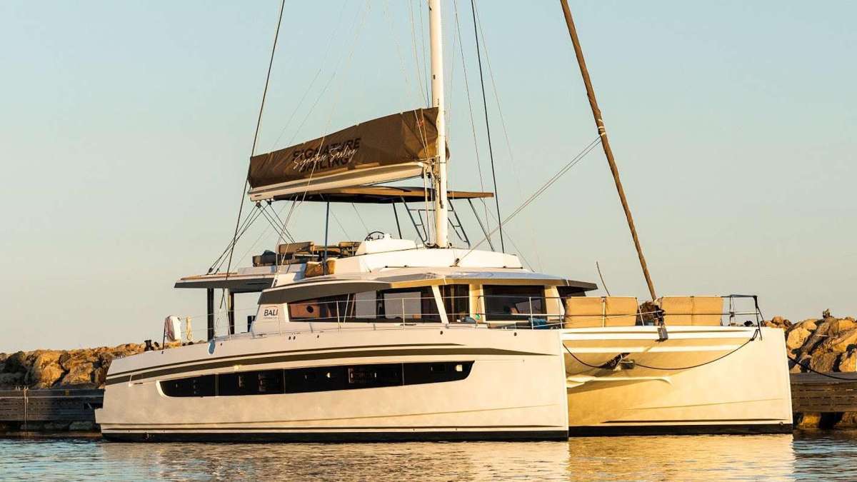 SIGNATURE VISION Charter Yacht