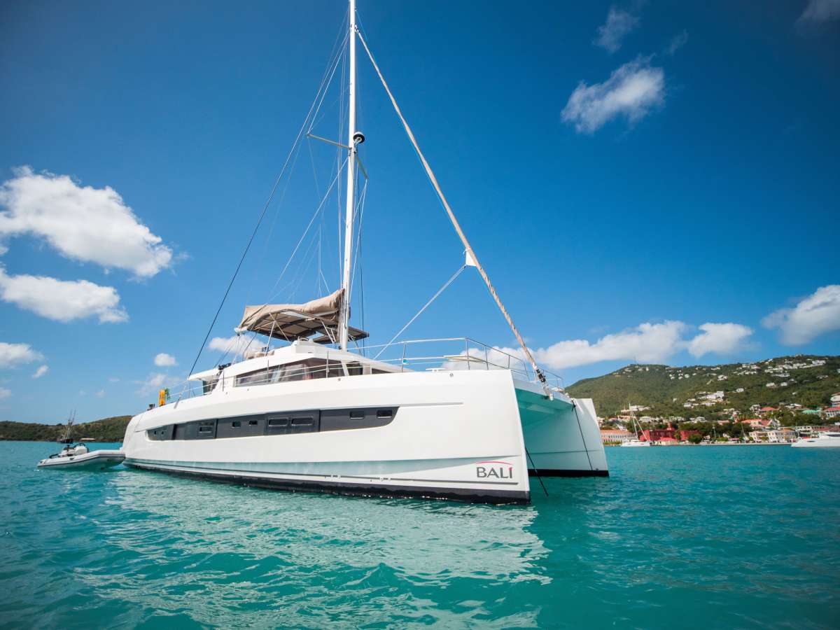 SOUTHERN QUEEN Charter Yacht