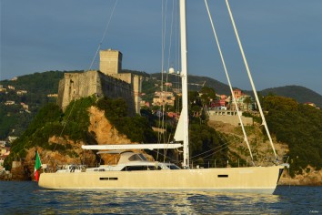 TERRA DI MEZZO 3 Charter Yacht