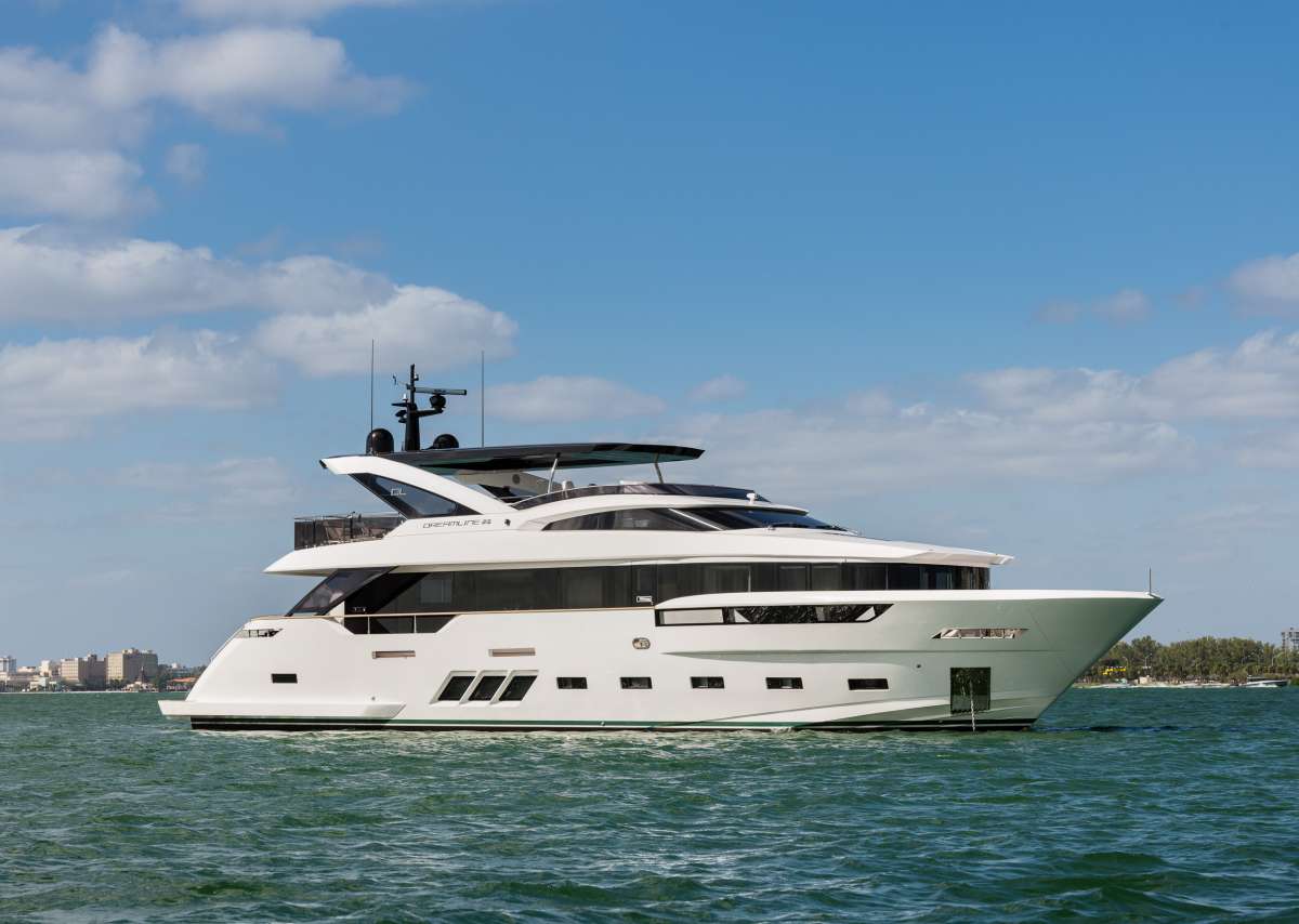 THE PEDDLER Charter Yacht