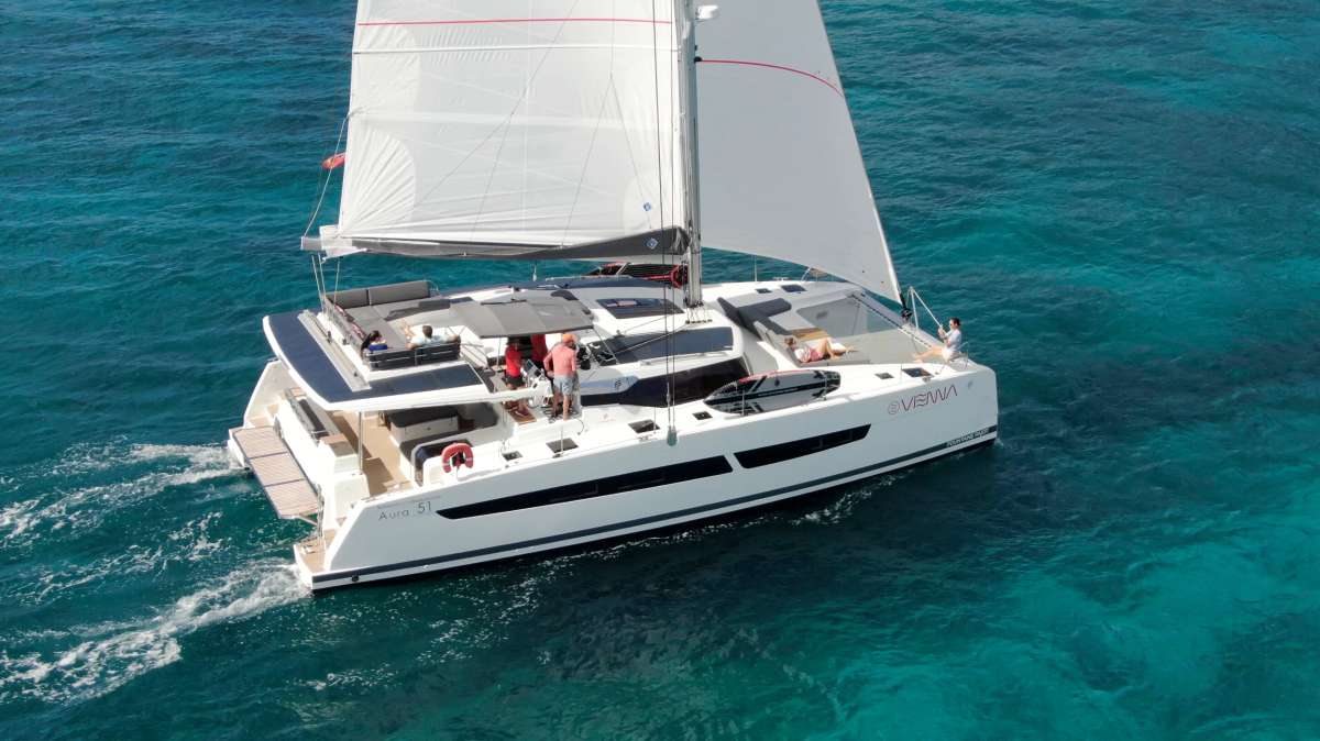 VIENNA  Charter Yacht