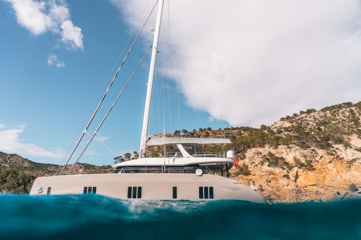 VIVA LA VIDA Charter Yacht