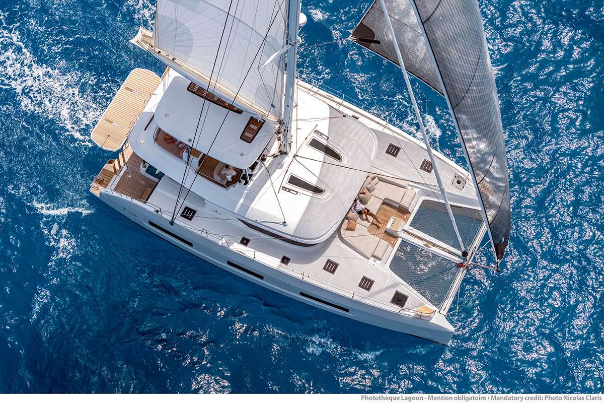 VALINOR Charter Yacht