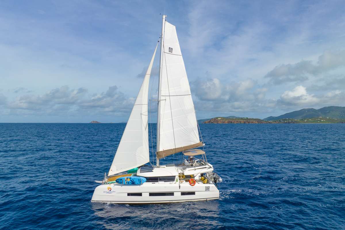 WALK’N ON SUNSHINE Charter Yacht